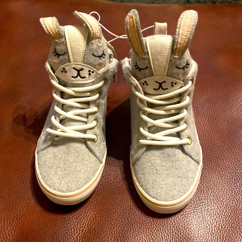 Bunny high tops! Size 7 NWT Old Navy 🐰 🌸